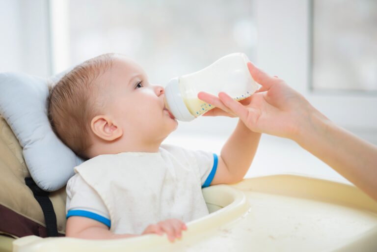 What are The Advantages of Bottle Feeding a Baby